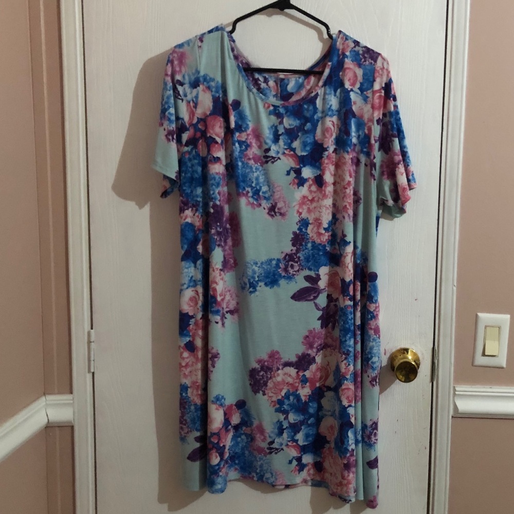 2X Short sleeve floral dress with pockets